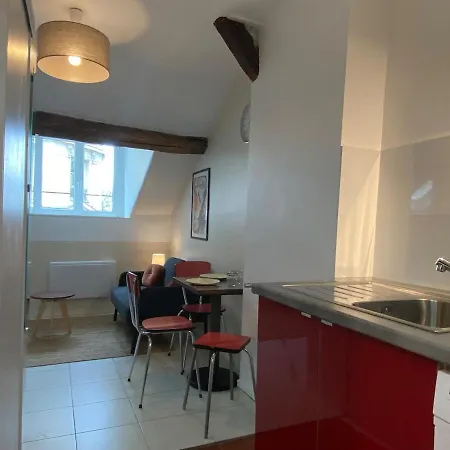 Charming Typical In Montmartre District